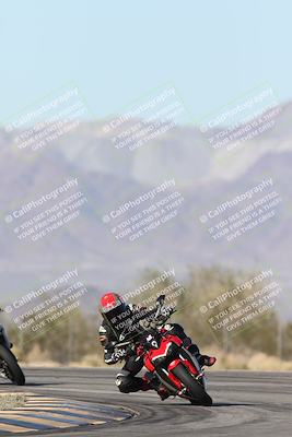 media/Dec-04-2025-Racers Edge (Thu) [[5ebc9f124d]]/3-B Group/1-Session 1 (Turn 7)/